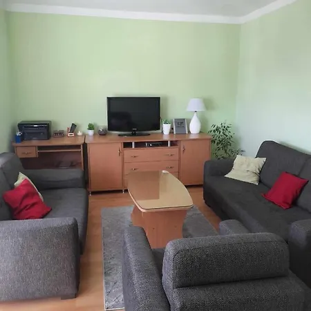 Square Apartment *