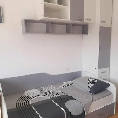 Apartment Square *